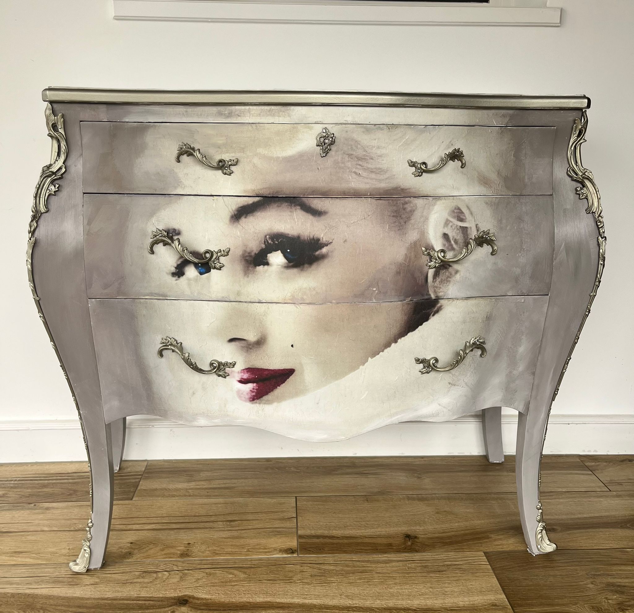 L'Atelier de l'Ill - Claudine Herzog - Relooking de meubles - Commode arbalète